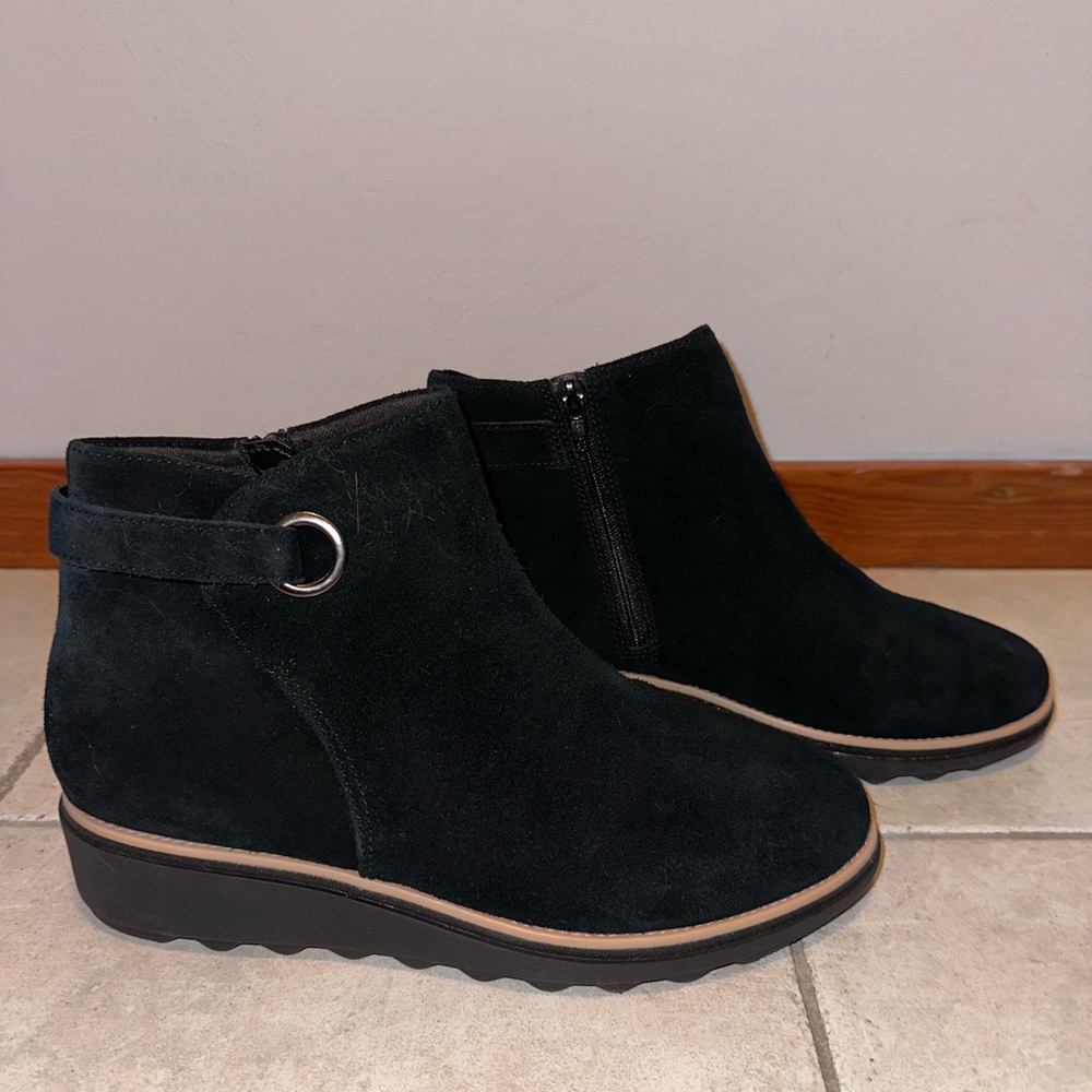 Clarks women’s Sharon spring leather closed toe ankle fashion boots